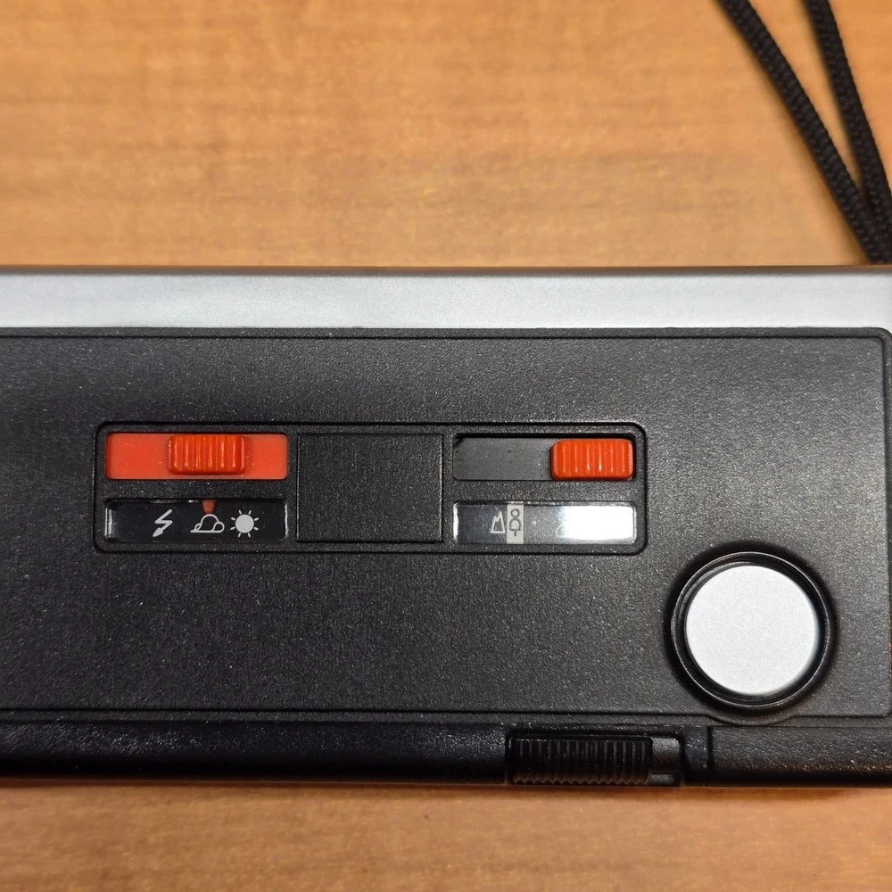 Minolta Autopack 450E Pocket Camera with built-in electric flash 110‎ film parts